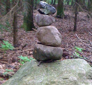 balance-steine-wald
